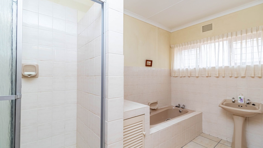 4 Bedroom Property for Sale in Bayview Western Cape